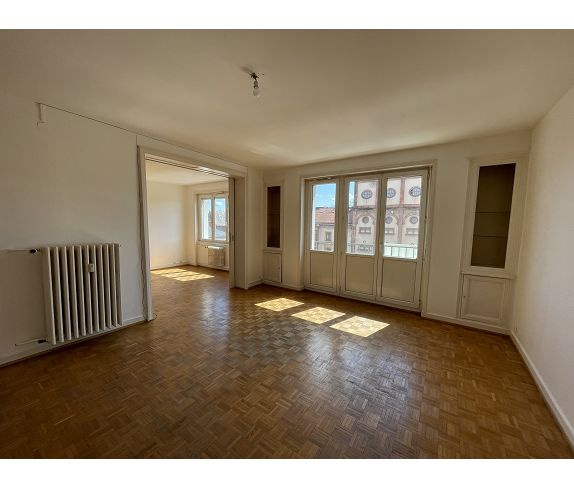 À LOUER   Spacieux appartement 4 pièces de 100 m2   Centre-v